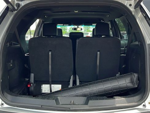 Used 2019 Ford Explorer XLT w/ XLT Sport Appearance Package image 38