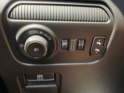 Used 2024 Jeep Wagoneer Series III AWD/4WD image 14
