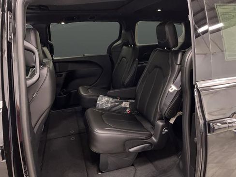 New 2026 Chrysler Pacifica Select image 29