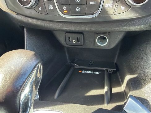 Used 2022 Chevrolet Traverse LT AWD/4WD image 19