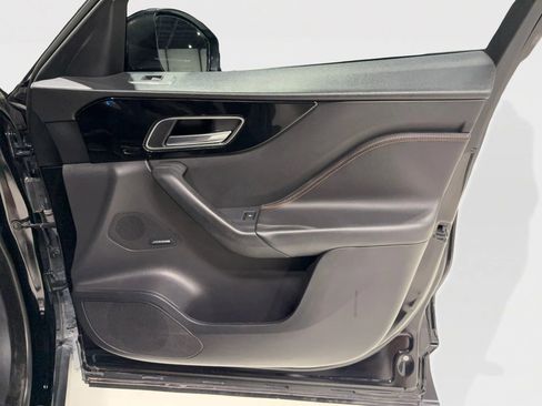 Used 2020 Jaguar F-PACE Prestige image 22