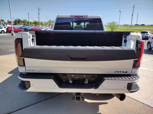 Used 2025 GMC Sierra 2500 AT4 w/ AT4 Premium Plus Package AWD/4WD image 18