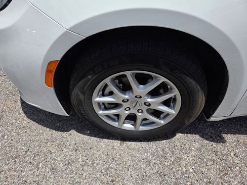 Certified 2023 Chrysler Pacifica Touring-L FWD image 4