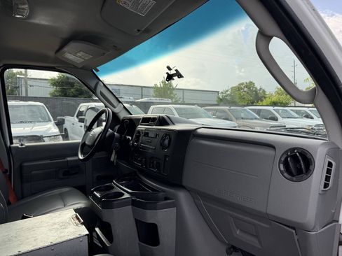 Used 2014 Ford E-150 and Econoline 150 RWD image 9