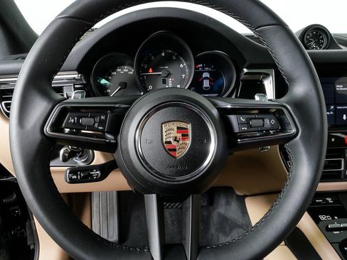 Certified 2025 Porsche Macan AWD image 9