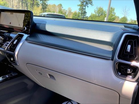 Used 2023 Kia Sorento SX Prestige w/ Panoramic Sunroof Package image 18