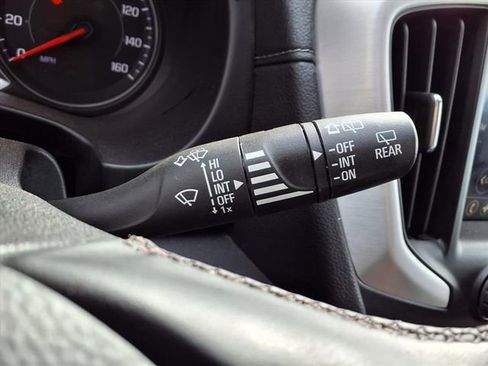 Used 2024 GMC Terrain SLT image 11