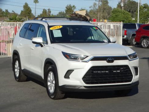 Used 2024 Toyota Grand Highlander XLE image 2