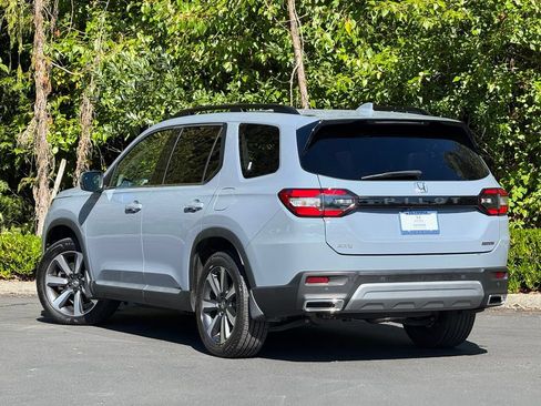 Certified 2023 Honda Pilot Touring image 6