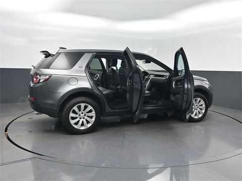 Used 2017 Land Rover Discovery Sport SE image 39