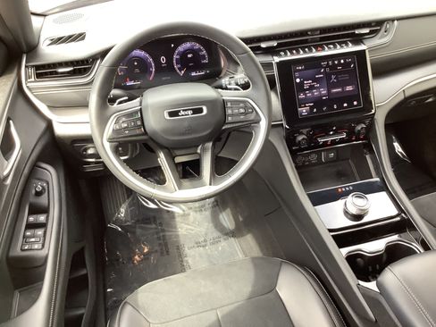 Used 2023 Jeep Grand Cherokee L Laredo AWD/4WD image 12