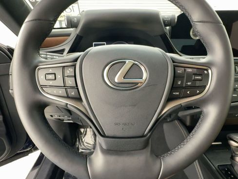 Certified 2025 Lexus ES 350 w/ Premium Package image 16