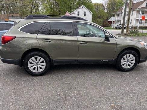 Used 2015 Subaru Outback 2.5i Premium AWD/4WD image 6