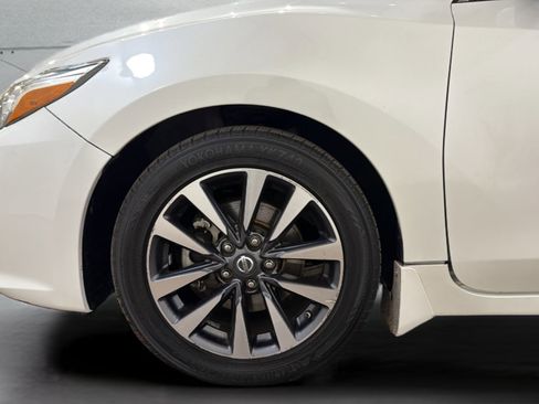 Used 2016 Nissan Altima 2.5 SV w/ Convenience Package image 36