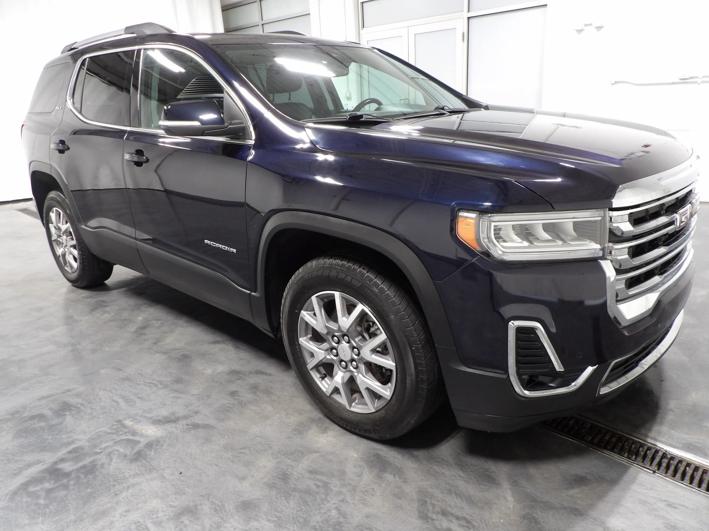 Used 2022 GMC Acadia SLT w/ Preferred Package AWD/4WD image 2