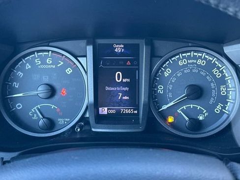 Certified 2017 Toyota Tacoma TRD Off-Road image 28