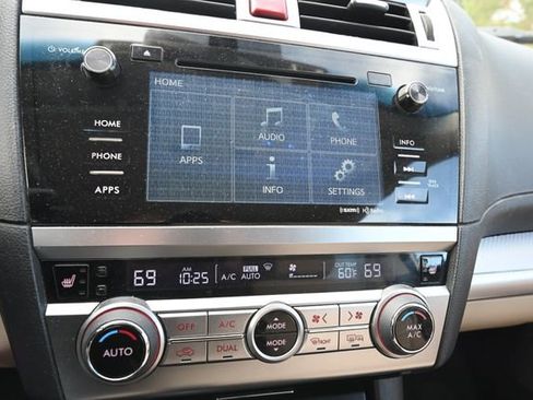 Used 2017 Subaru Outback 2.5i Premium image 10