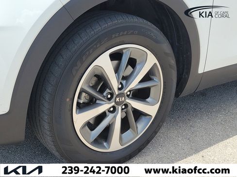 Certified 2019 Kia Sorento EX FWD image 6