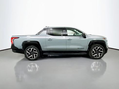 New 2025 Chevrolet Silverado EV RST image 9