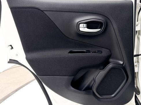 Used 2020 Jeep Renegade Latitude FWD image 28