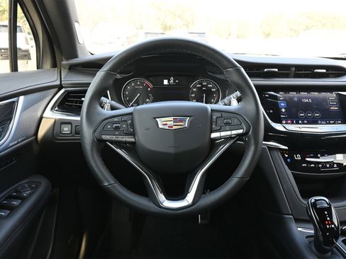 Used 2025 Cadillac XT6 Sport w/ LPO, Floor Liner Package image 10