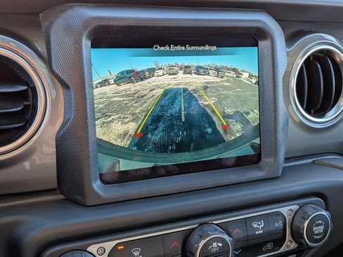 Used 2021 Jeep Wrangler Unlimited Sahara w/ Uconnect 4C Nav & Sound Group AWD/4WD image 17