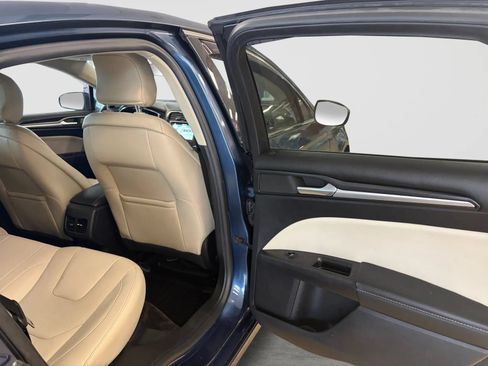 Used 2018 Ford Fusion Titanium AWD/4WD image 17