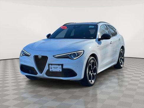 Used 2023 Alfa Romeo Stelvio Veloce image 3