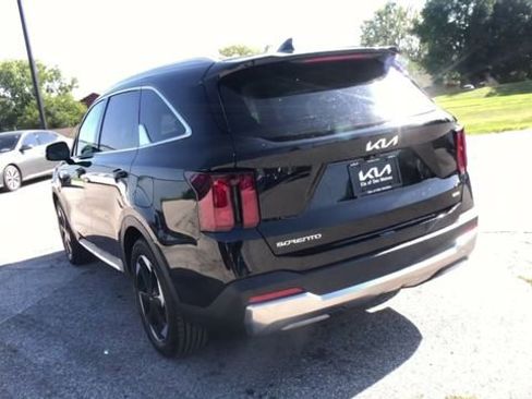 New 2025 Kia Sorento EX image 9