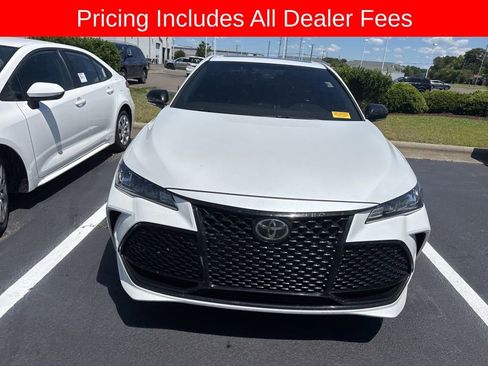 Used 2019 Toyota Avalon XSE w/ All Weather Liner Package FWD image 2