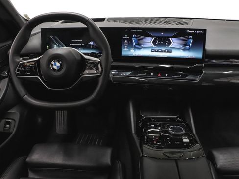 Used 2025 BMW 540i xDrive image 25