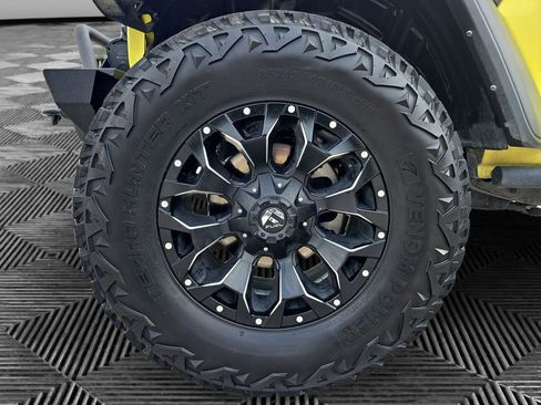 Used 2023 Jeep Wrangler Unlimited Rubicon 4xe w/ Steel Bumper Group image 14