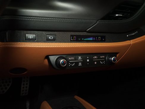 Used 2021 Ferrari F8 Tributo RWD image 15