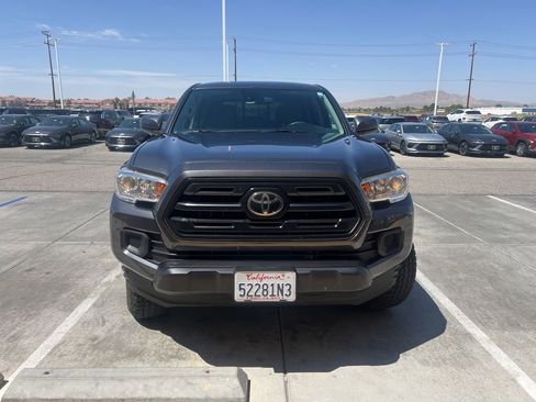Used 2019 Toyota Tacoma SR w/ SR Convenience Package AWD/4WD image 4