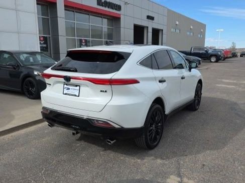 Used 2023 Toyota Venza Nightshade image 5