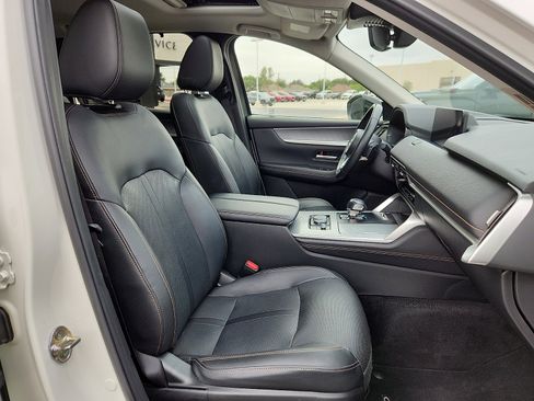 Used 2025 MAZDA CX-70 3.3 Turbo w/ Preferred Package AWD/4WD image 15
