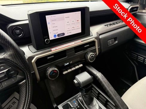 Used 2025 Toyota Tacoma SR AWD/4WD image 25