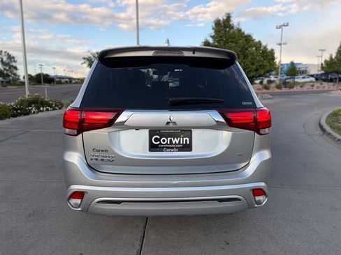 Used 2021 Mitsubishi Outlander 4WD Plug-In Hybrid image 6