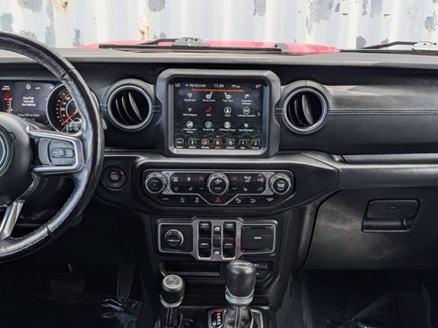 Used 2018 Jeep Wrangler Unlimited Sahara AWD/4WD image 18