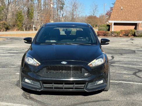 Used 2017 Ford Focus ST image 2