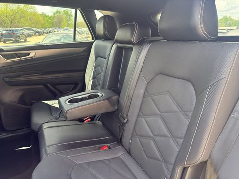 Used 2024 Volkswagen Atlas Cross Sport SE FWD image 9