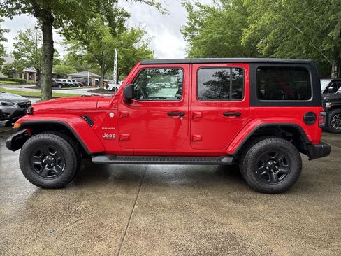 Used 2022 Jeep Wrangler Unlimited Sahara AWD/4WD image 4