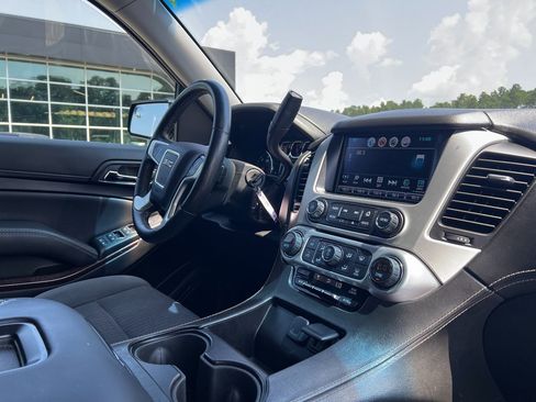Used 2017 GMC Yukon SLE w/ SLE Value Package image 18
