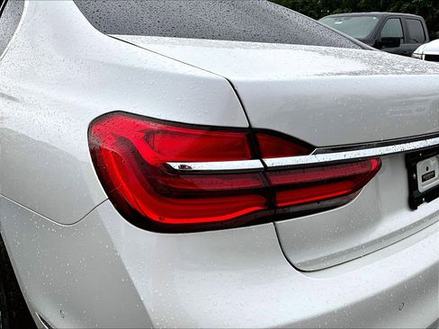 Used 2017 BMW 750i xDrive AWD/4WD image 22