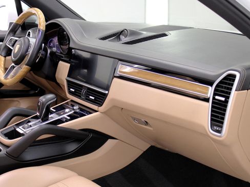 Used 2019 Porsche Cayenne image 46