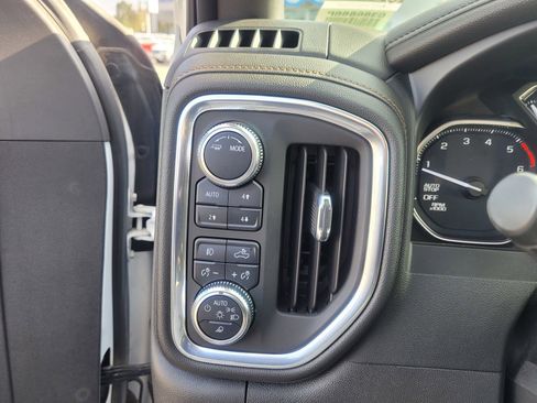 Used 2021 GMC Sierra 1500 AT4 w/ AT4 Preferred Package AWD/4WD image 17