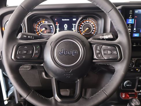 Used 2025 Jeep Gladiator Mojave w/ Steel Bumper Group AWD/4WD image 3