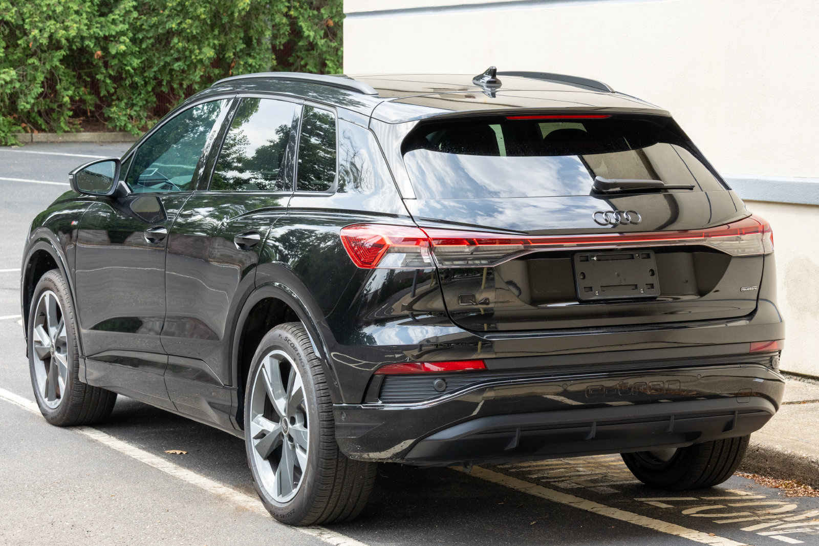 Used 2023 Audi Q4 e-tron Premium Plus w/ Premium Plus AWD/4WD image 5