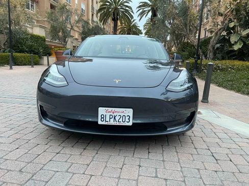 Used 2020 Tesla Model 3 Standard Range Plus RWD image 3