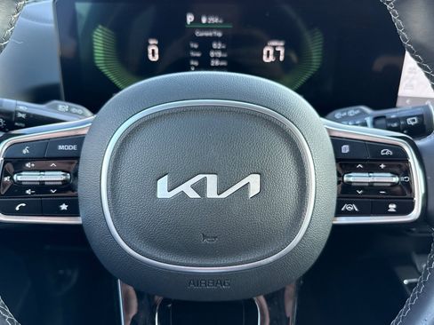 Certified 2025 Kia Sorento S image 36